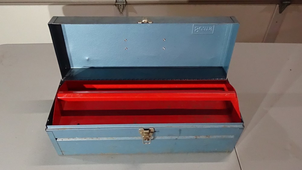Vintage Sears/Craftsman toolbox with tray.