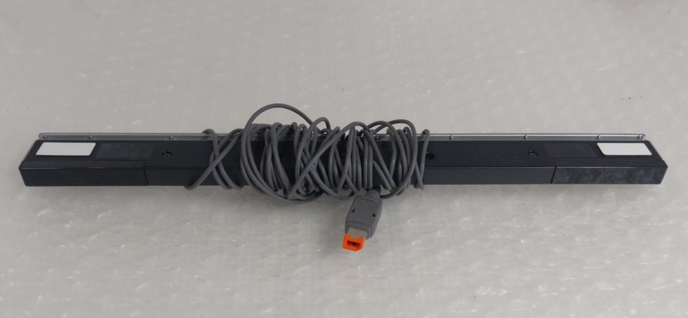 Nintendo RVL014 Original Wii Sensor Bar - Silver