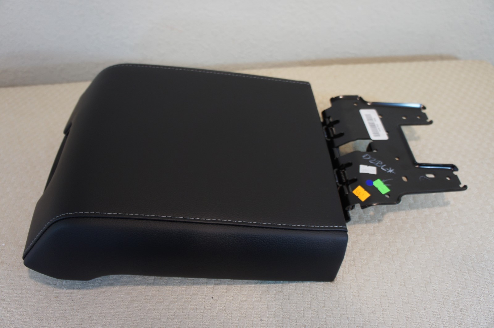 2015 2016 2017 2018 2019 2020 FORD F-150 LARIAT CENTER CONSOLE VINYL EBONY