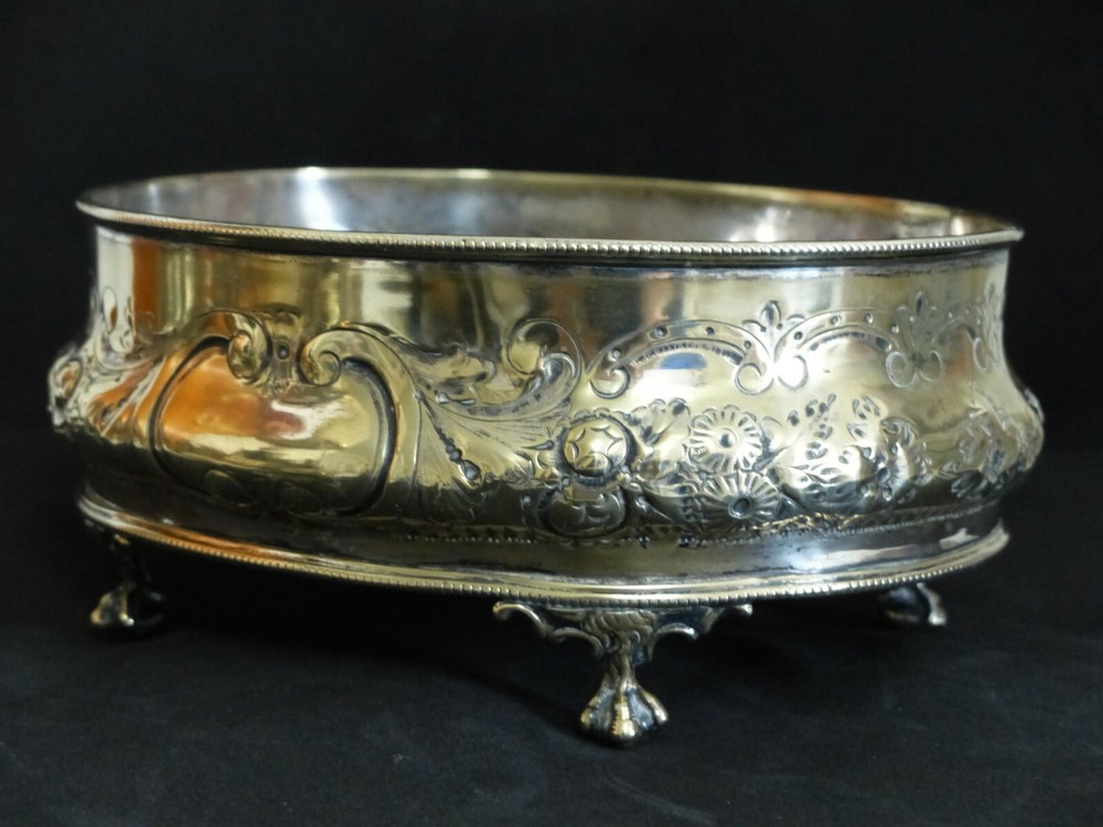 ANTIQUE WALKER & HALL SILVER PLATE TABLE CENTREPIECE / SMALL JARDINIERE