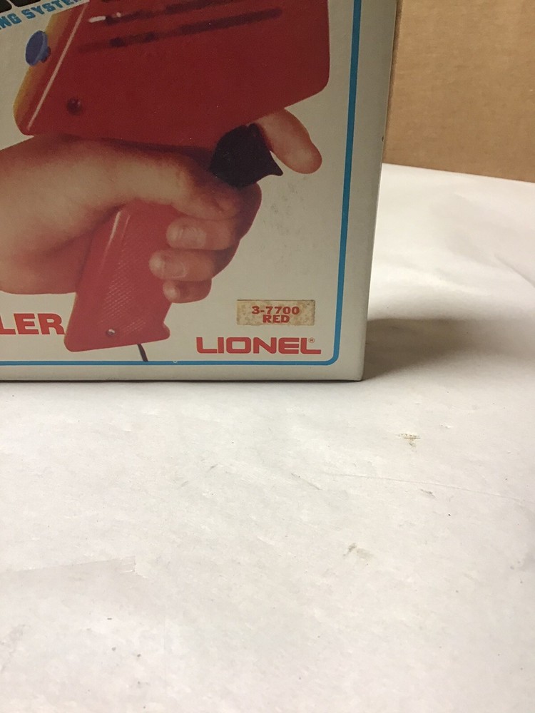 Lionel 3-7700 Power Passers “RED” Controller & Push Button Passing NOS