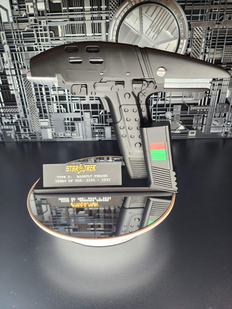 Star Trek V and VI - Type 2 Assault Phaser - Working Trigger and Removeable Clip