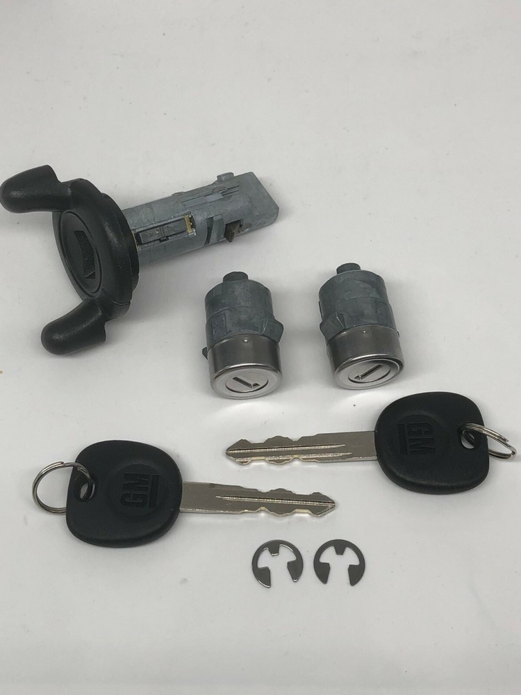 1999 2000 Chevy Silverado Ignition with 2 door locks and 2 Keys-NEW