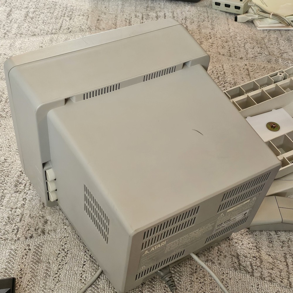 Atari 1040ST Computer Bundle w/ SC1224 Monitor