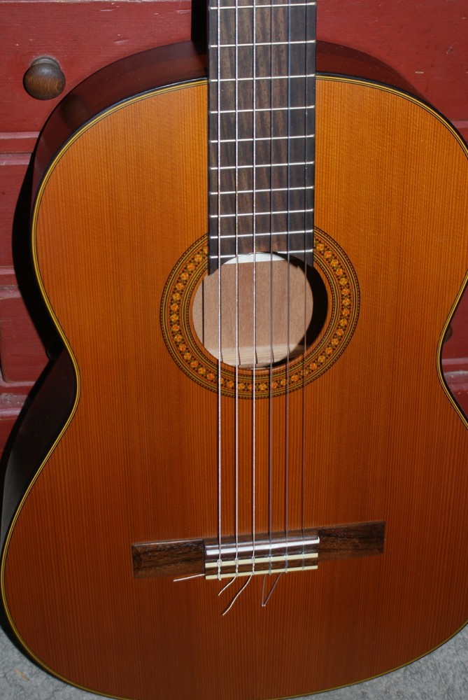 YAMAHA CG122MC Classical Guitar - Cedar top