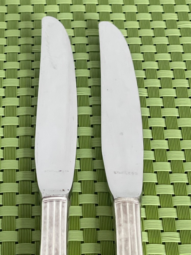 Oneida Community CORONATION Silverplate 2 Dinner Knives 1936 Silverware Flatware