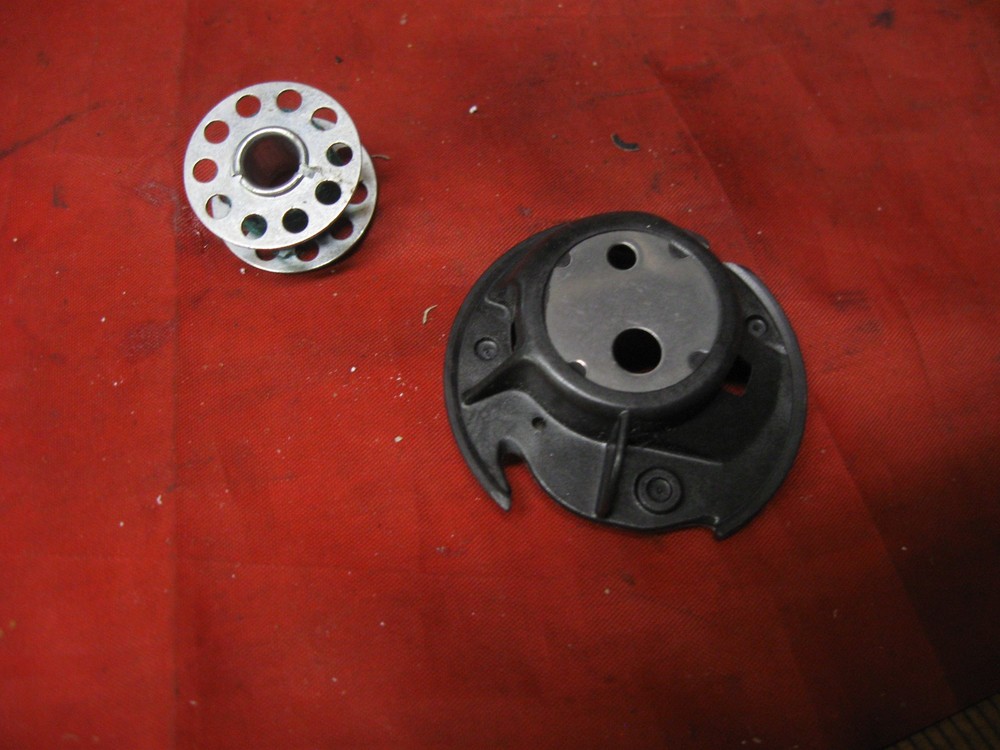 Brother ES 2000 SEWING MACHINE Parts BOBBIN CASE
