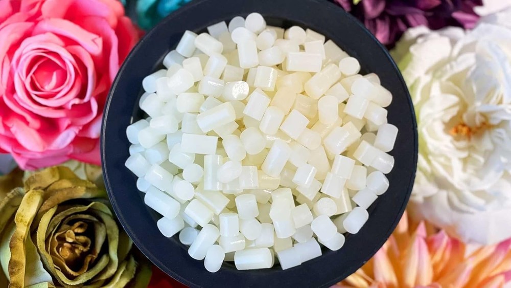 Cream-Colored Diamond Cube Glue Pellets: Low-Stringing Formula for Art & Craft