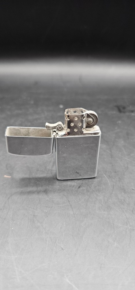 Zippo Lighter Chrome with Pin Stripping - READ