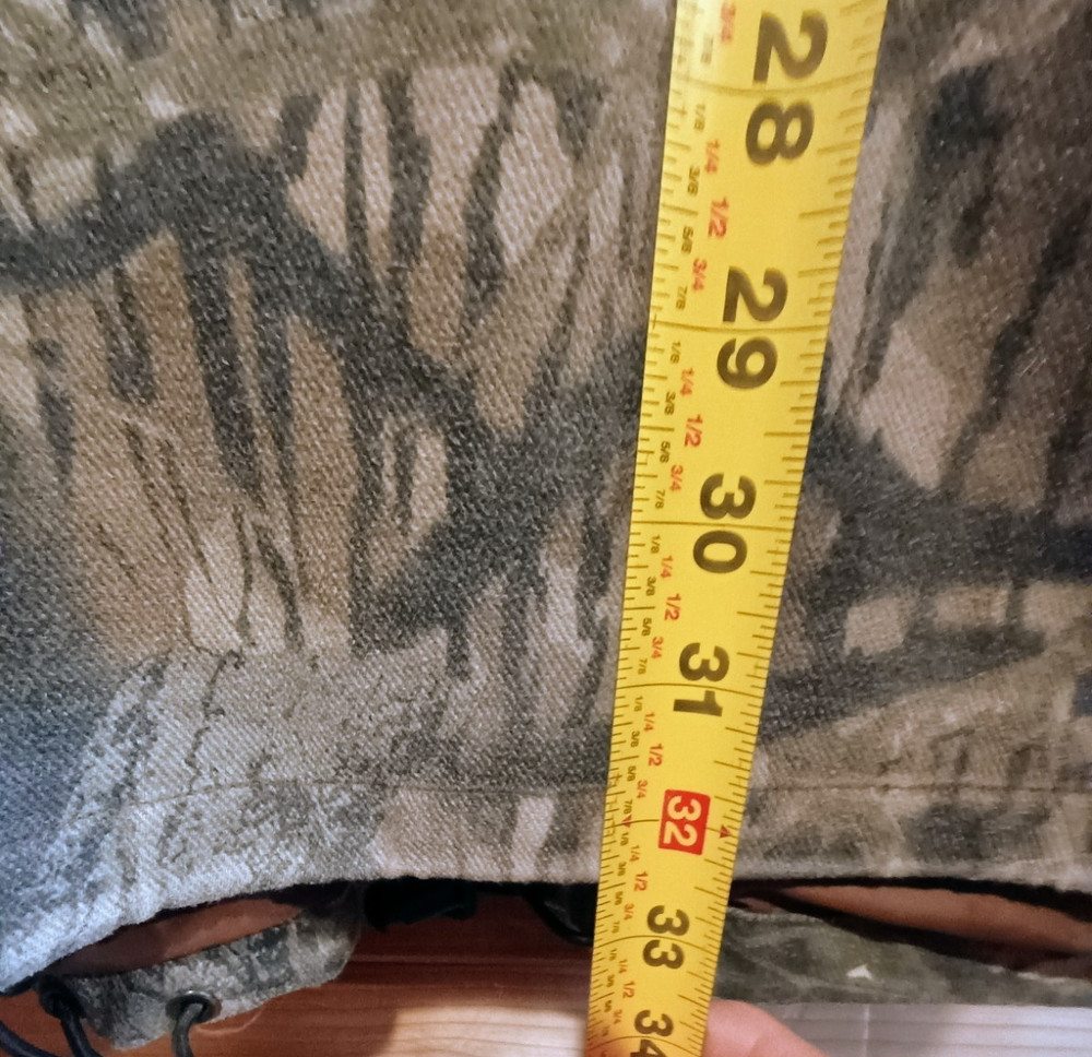 Cabela's Camo Jacket Large, 4 front pockets, 2 interior pockets, big collar Warm
