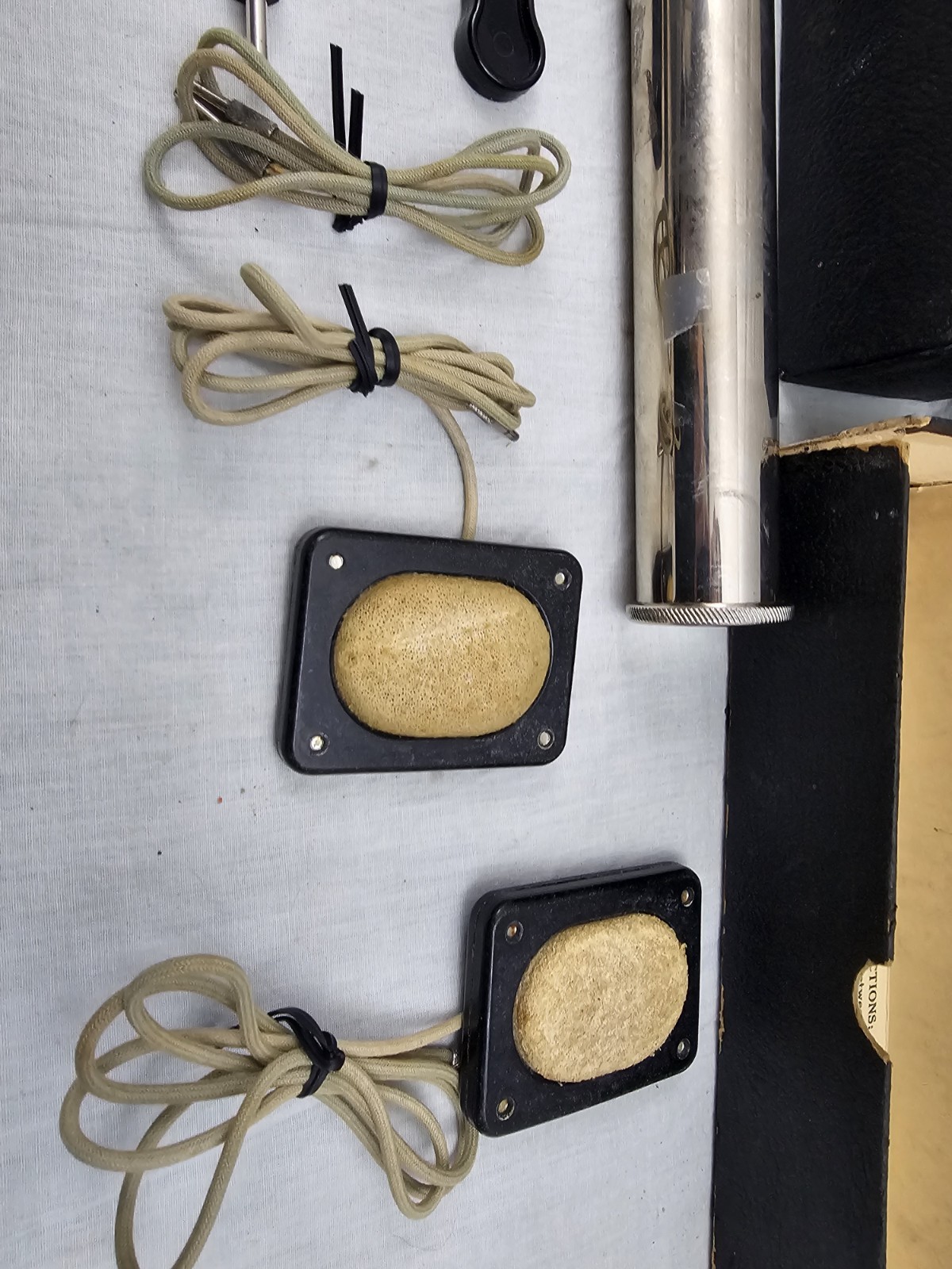 VINTAGE ELECTREAT PAIN RELIEF MASSAGER THERAPY KIT WITH EXTRAS