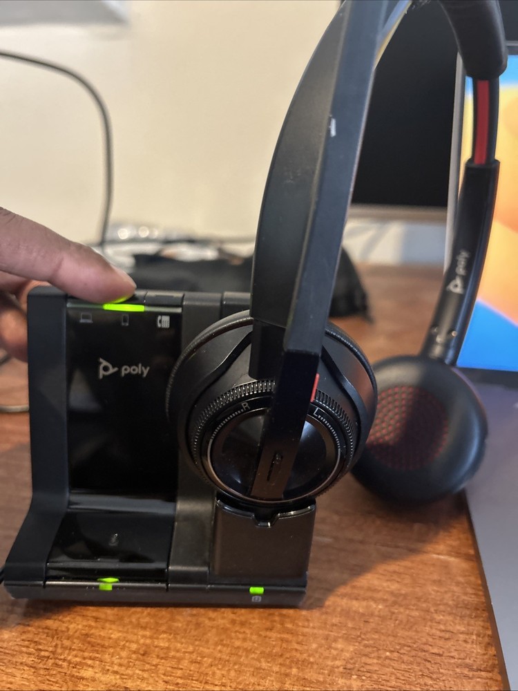 Plantronics Poly Wireless Headset and Base W8200B With Cords