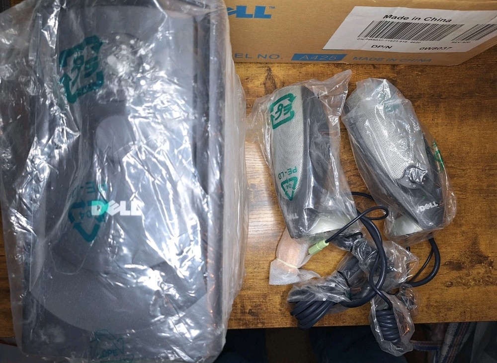 Dell A425 Zylux Multimedia Computer Speaker & Subwoofer System, (New Open Box)