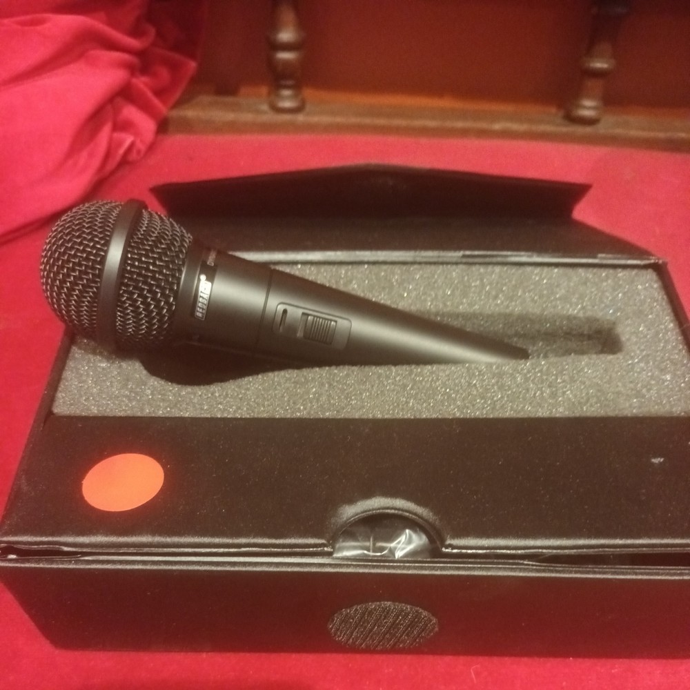 Redback Professional Handheld Unidirectional Dynamic Microphone C0383