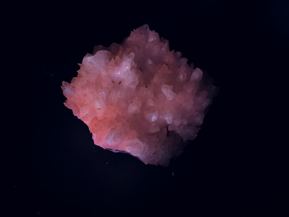 Uv Reactive Mexican Calcite With Pyrite