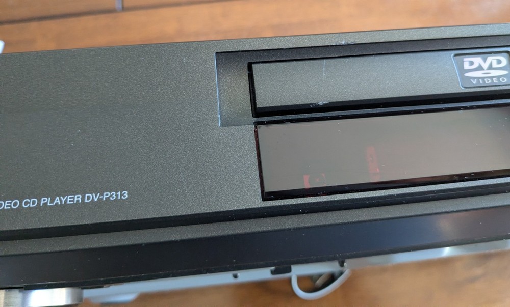 Hitachi DV-P313 Digital Video DVD Player Dolby Work No Remote