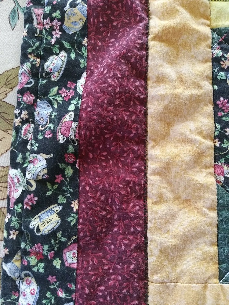 2001 Teapots & Melon Hearts Print Patchwork Quilted Wall Hanging 35"x 35"