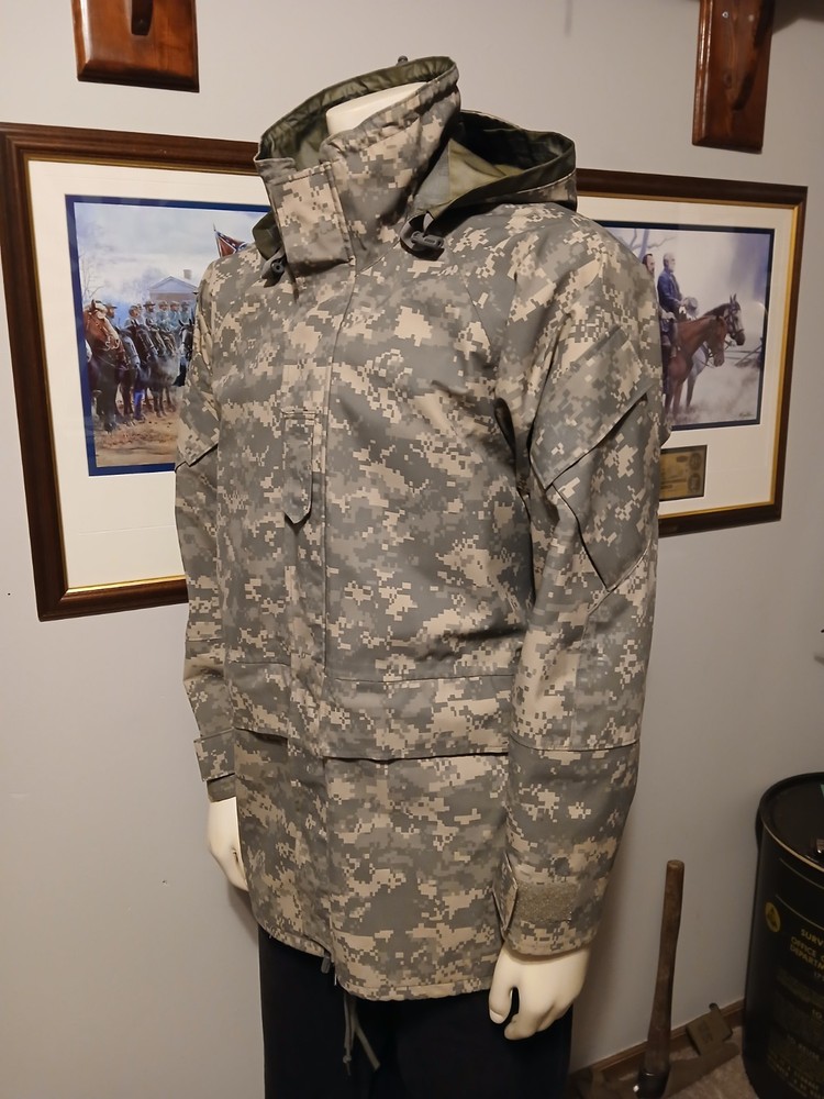 US Army Cold Weather GoreTex Parka Jacket ACU Universal Camo Medium Regular EUC