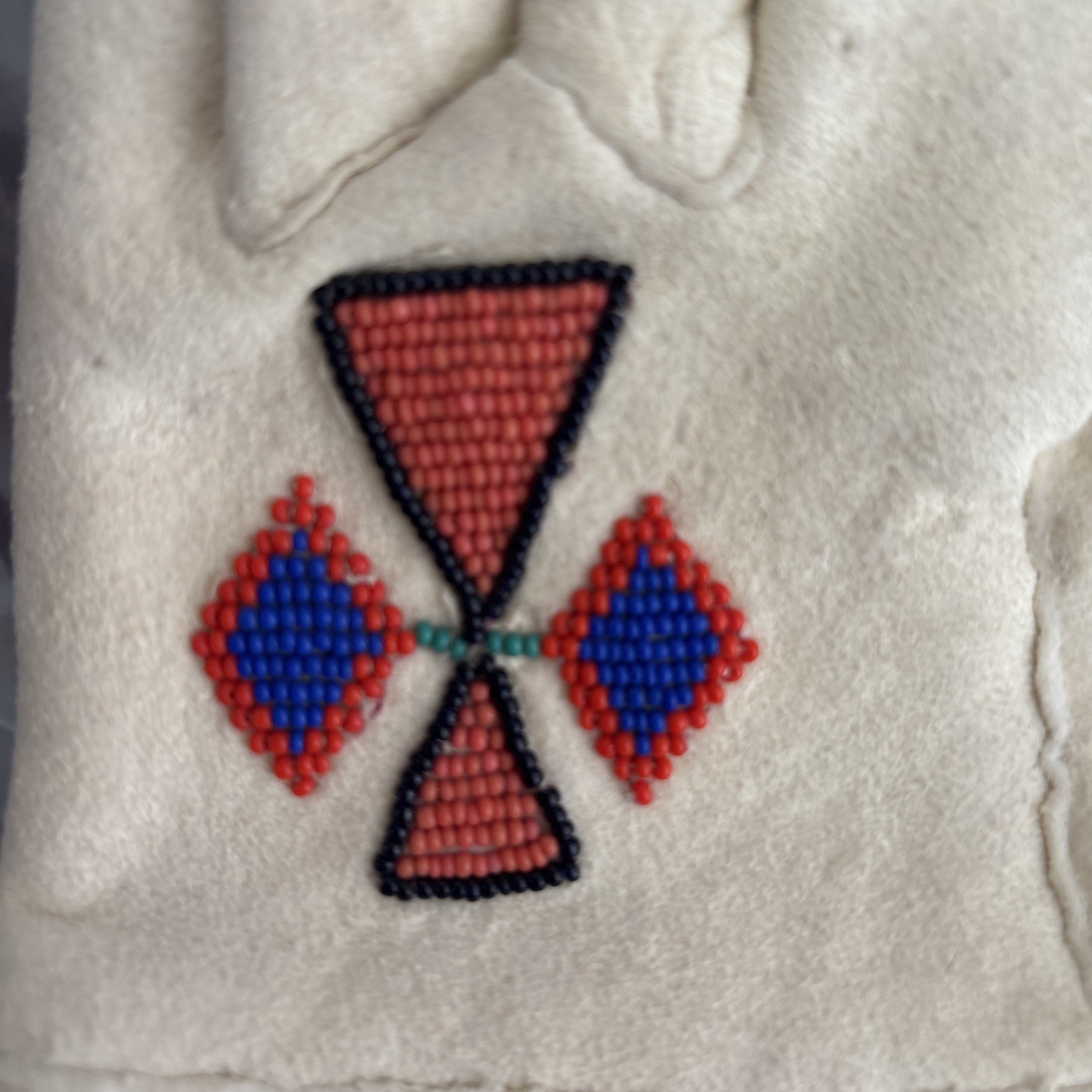 Native American Beaded Suede Gloves - Child’s Large/Women’s Small medium