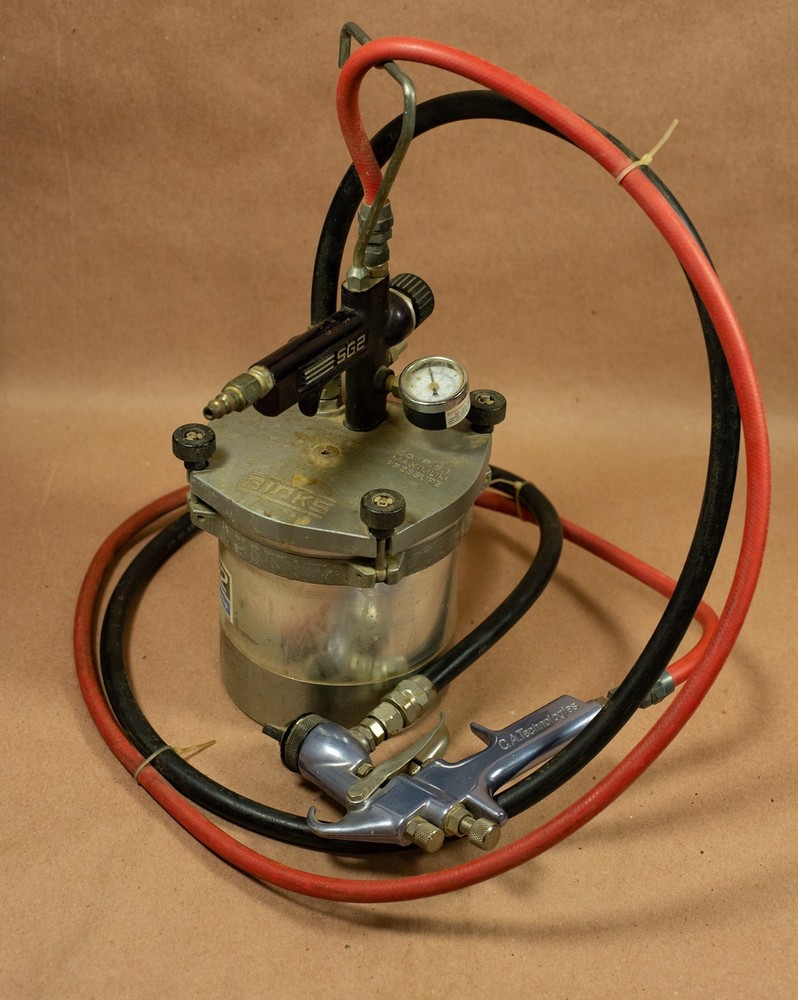 Binks SG2 2 Quart Model 80-350  w/Hoses, and CA Technologies Tomcat Spray Gun