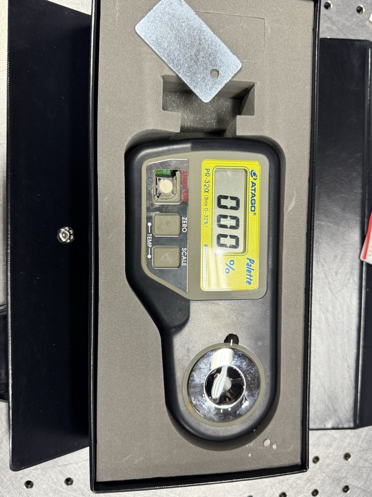 ATAGO PR-32α Digital Refractometer Brix 0.0–32.0% - Powers On, Untested Accuracy