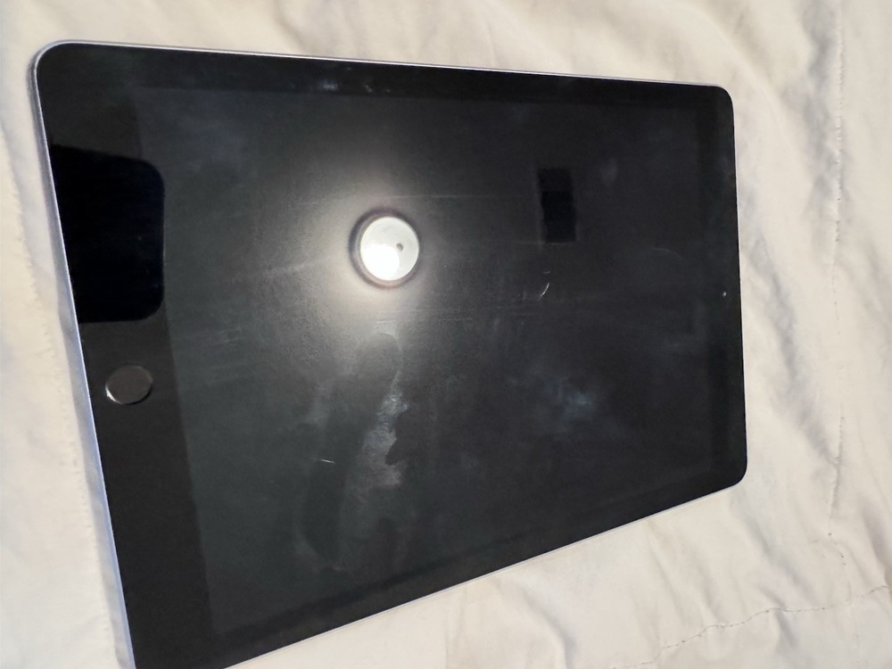 iPad (6th) Gen 32 Gig. Working Used. Space Gray. Solid Kids Tablet.