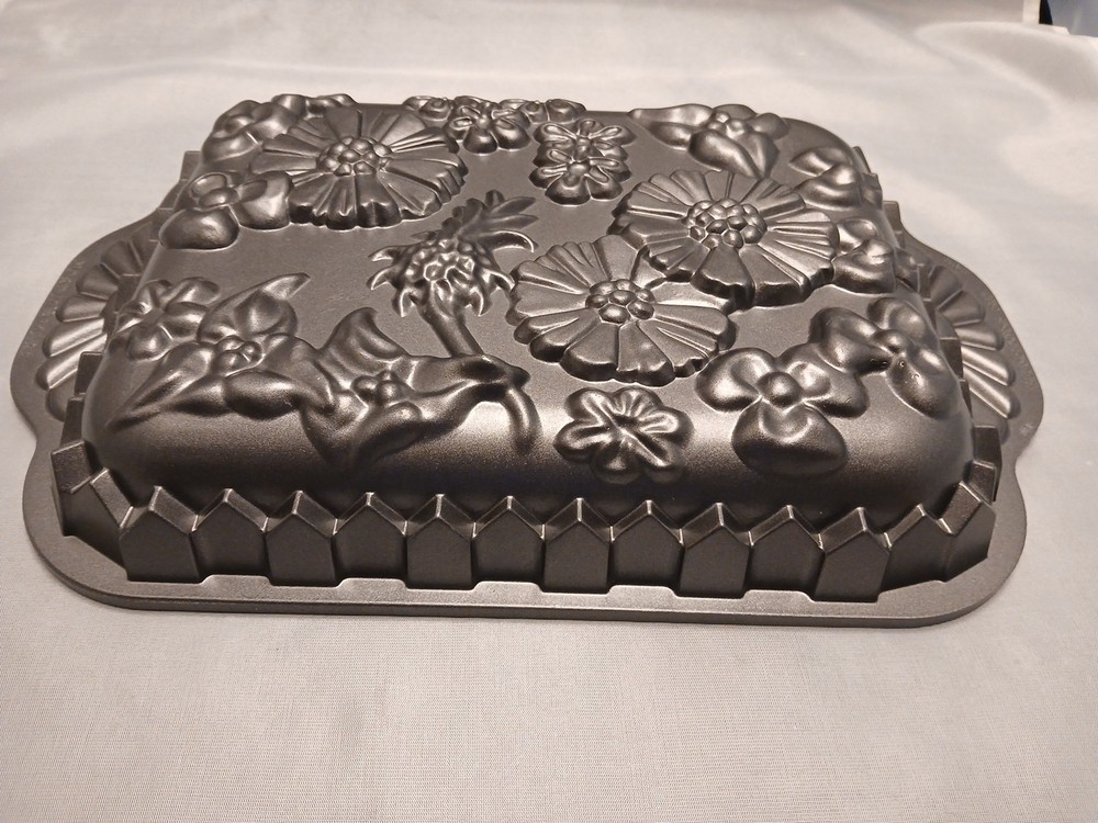 Nordich Ware 9"×14" Wildflower Cake Pan