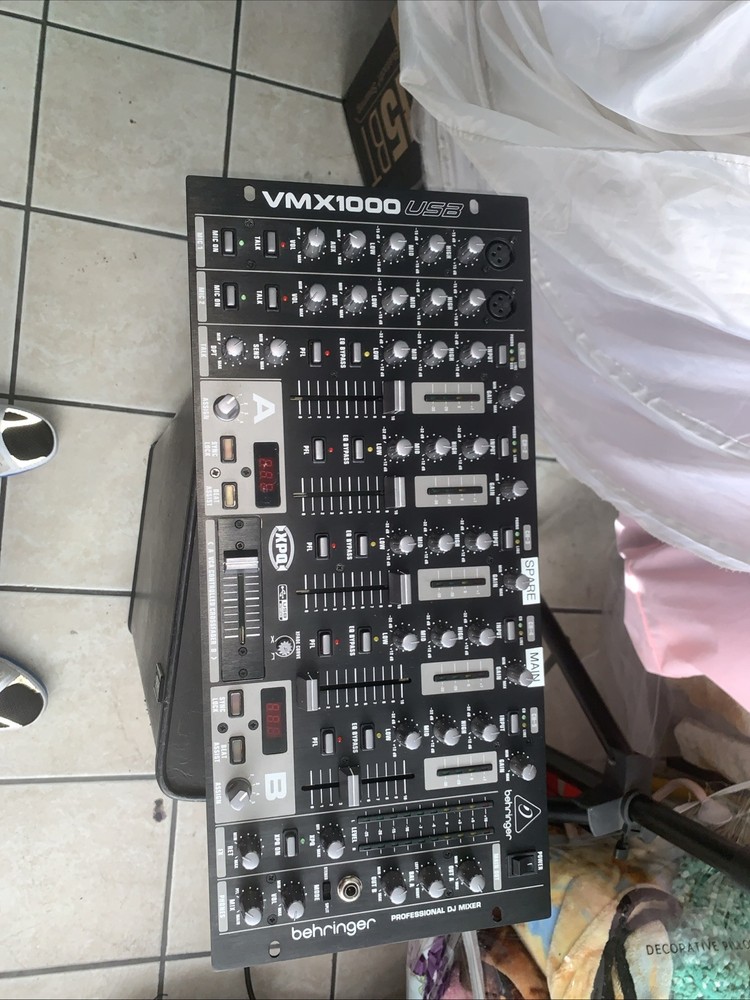 Behringer VMX 1000USB DJ Mixer