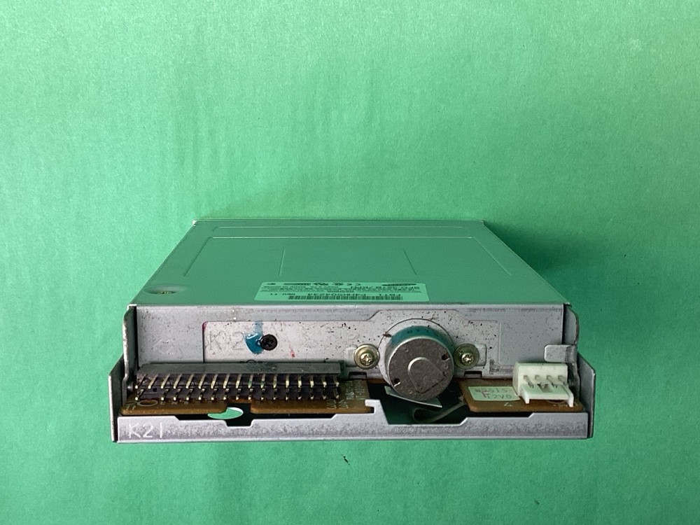 Samsung SFD-321B 3.5” Beige Internal Desktop Floppy Disk Drive - UNTESTED
