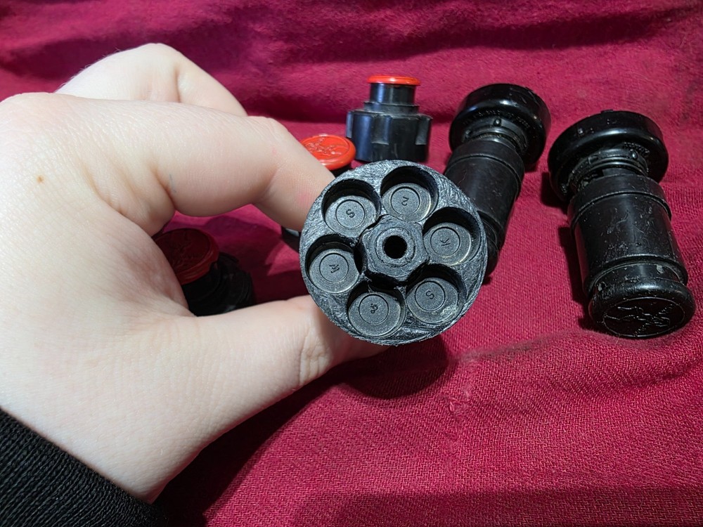 Safari Land Push Button comp 3 speed loaders. Includes loader pouches. (2779A)