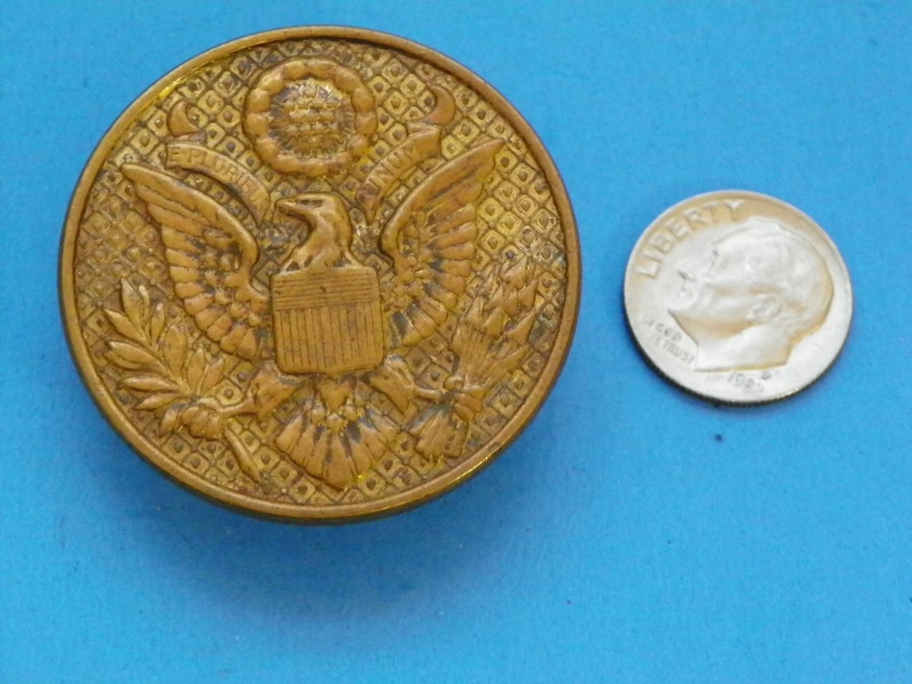 WWI  ORIGINAL U.S. 1 1/2" ROUND HAT INSIGNIA
