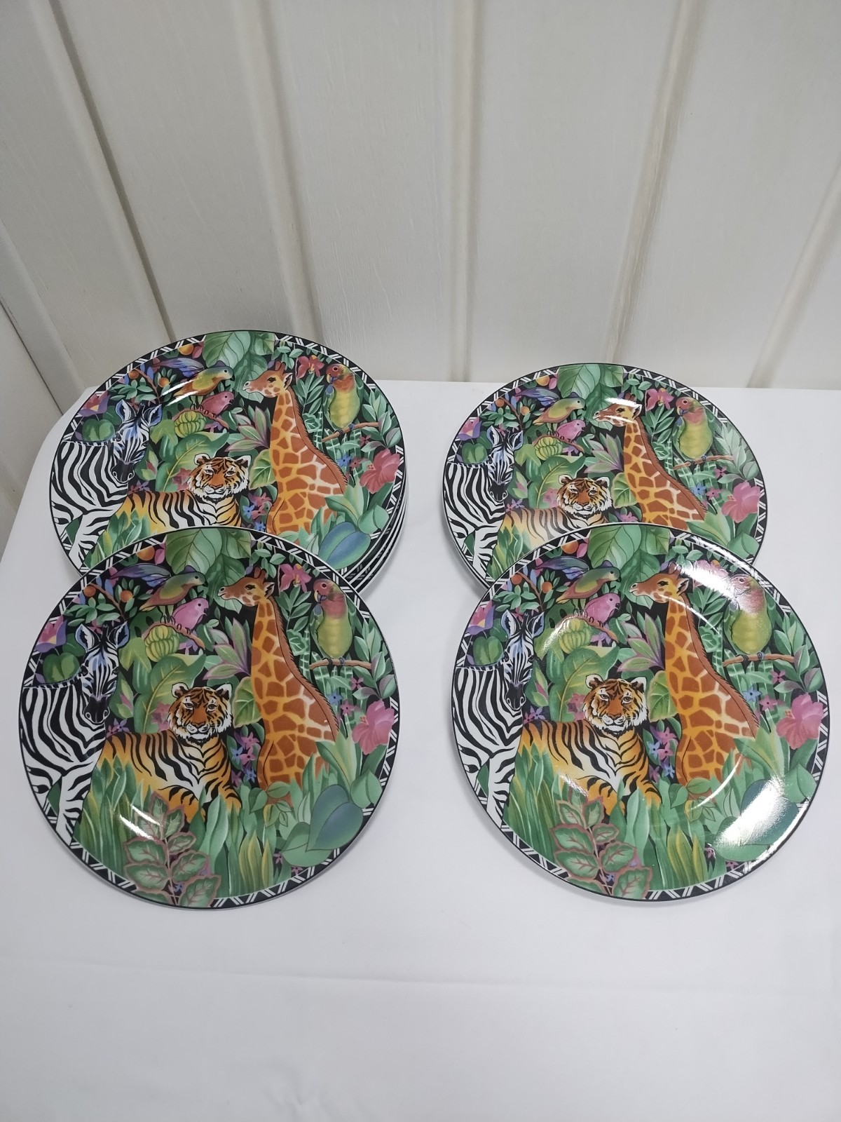 Sakura Ultra Porcelain Dinnerware Set of 8 plates - "Magic Jungle" Pattern