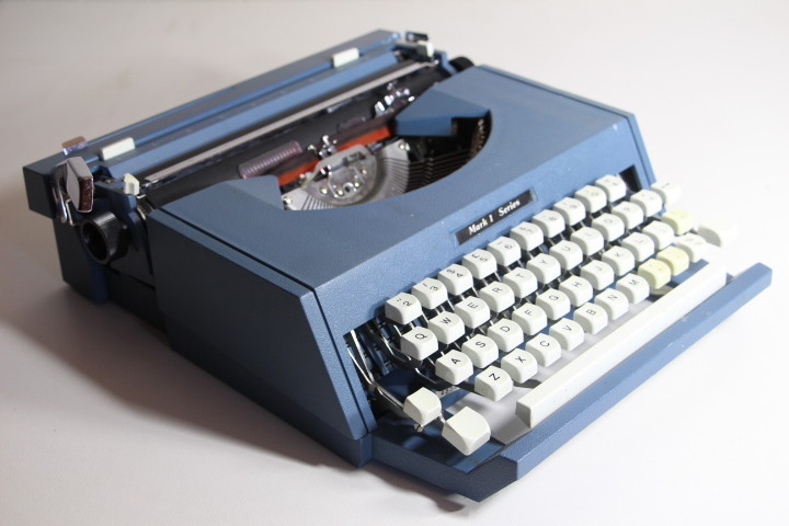 Mark 1 Series Typewriter  ~ Blue ~ Case ~ Great Condition!