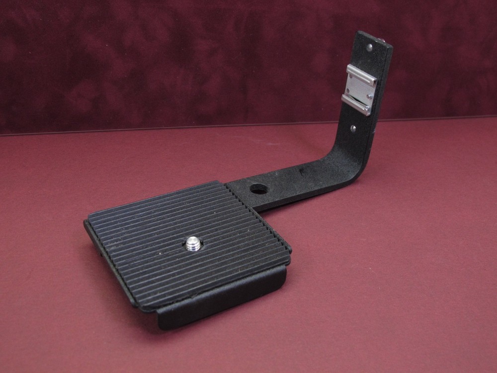 TLR Flash Bracket w/ Square Base Plate