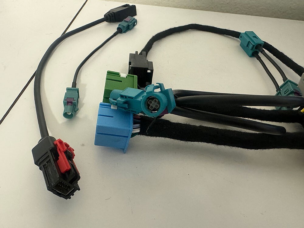 19-24 RAM 5 / 7 / 8.4" RADIO TO 12" UCONNECT 5 RADIO UPGRADE WIRING HARNESS KIT