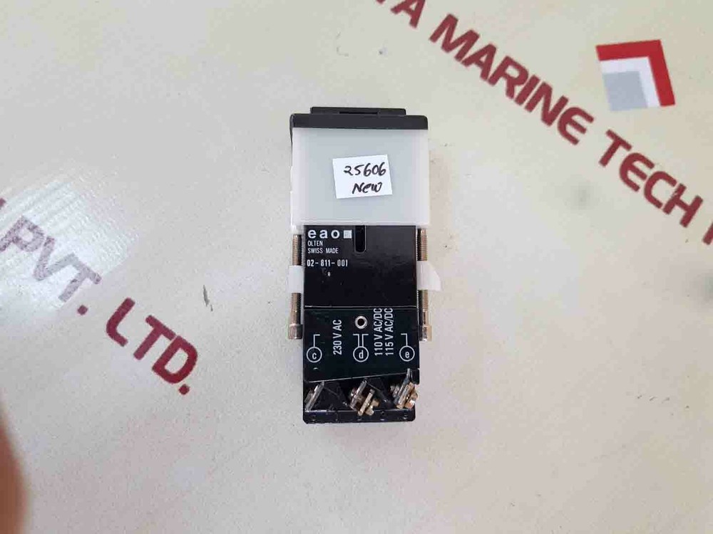 Eao 02-811-001 pushbutton switch