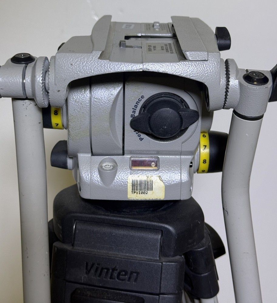 VINTEN Vision 100 Fluid Head + Tripod + Soft Bag