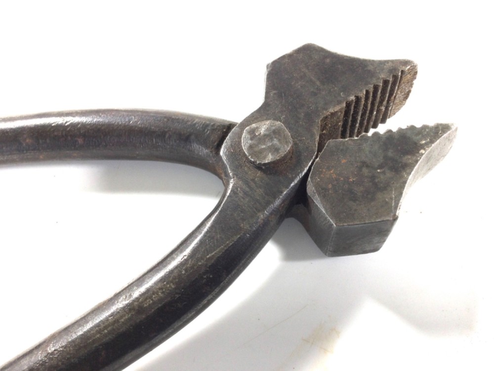 early steel pliers
