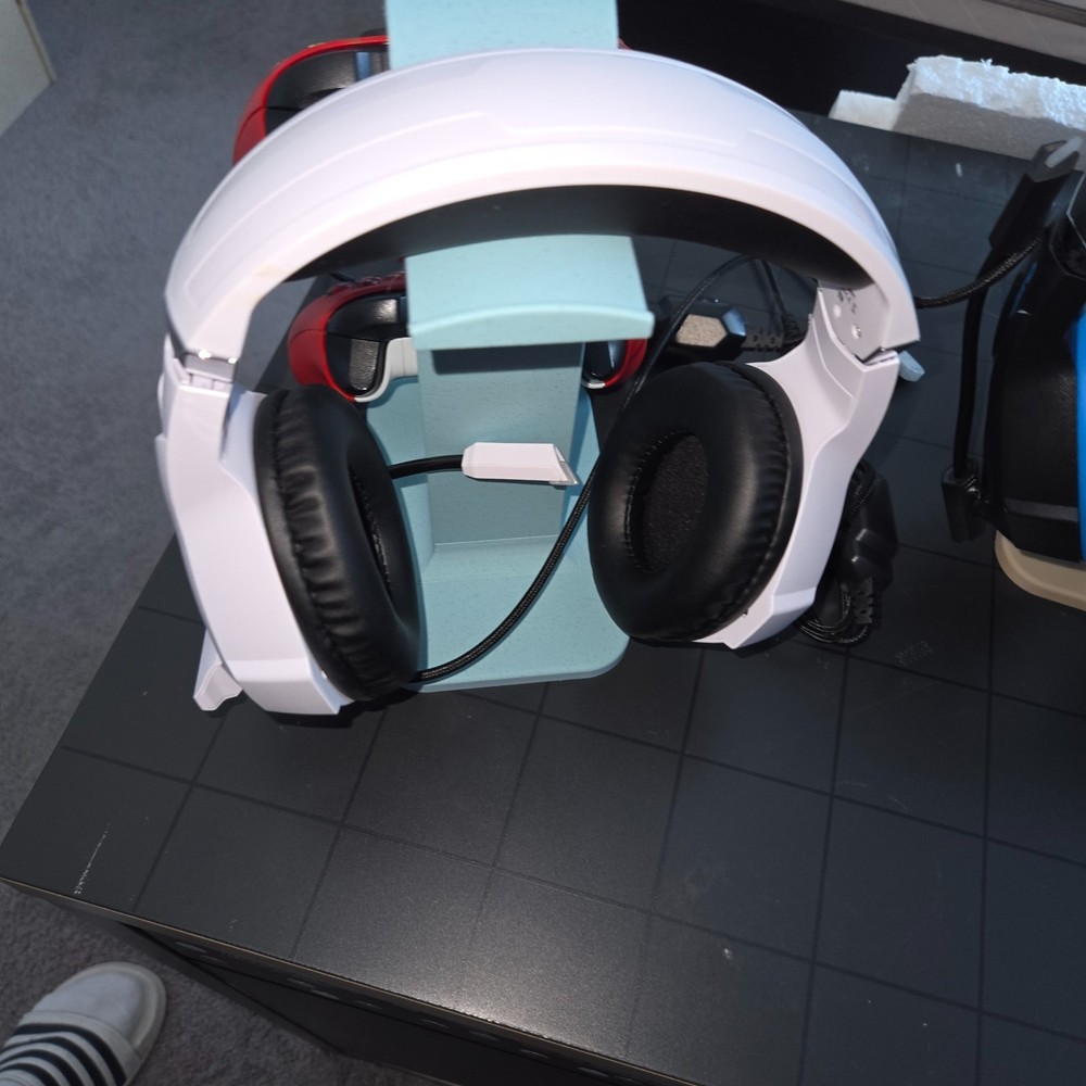 Gaming controller and headphone standing holder