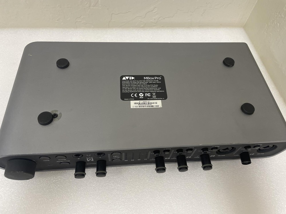 AVID MBOX PRO, NO CABLES, SEE KNOB CONDITION