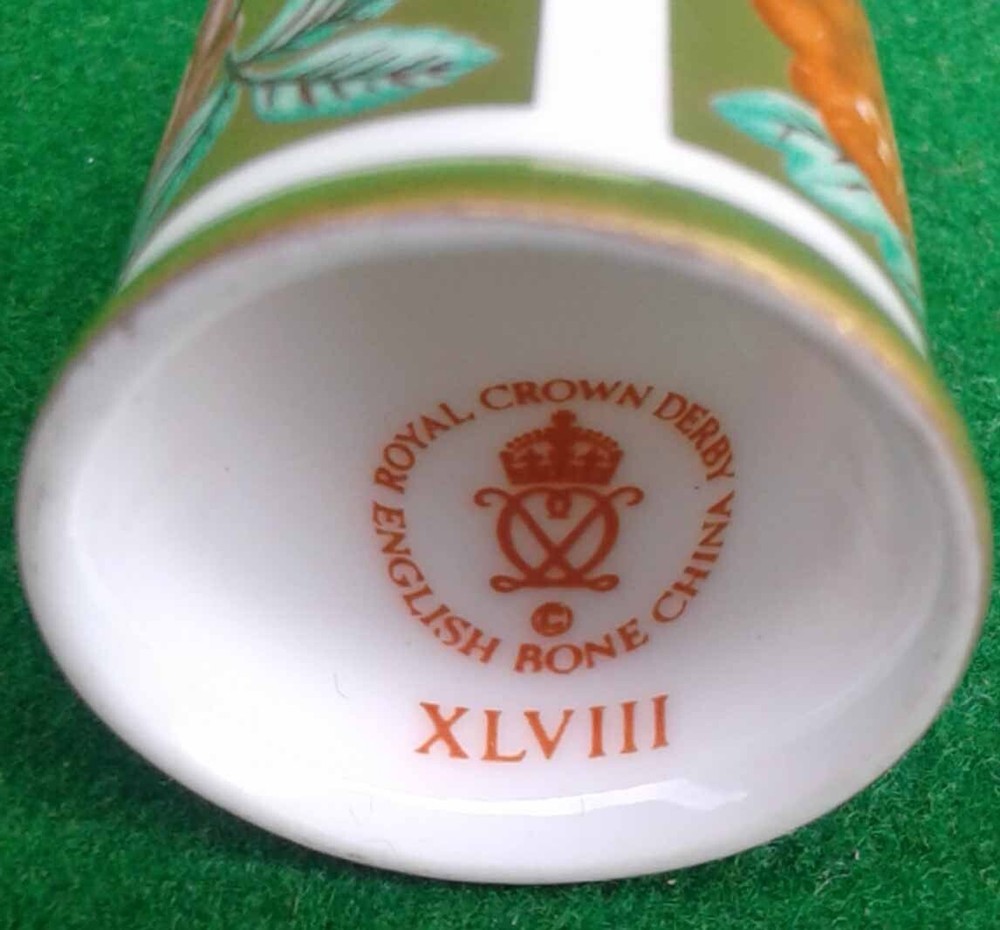 ROYAL CROWN DERBY FLORAL THIMBLE.