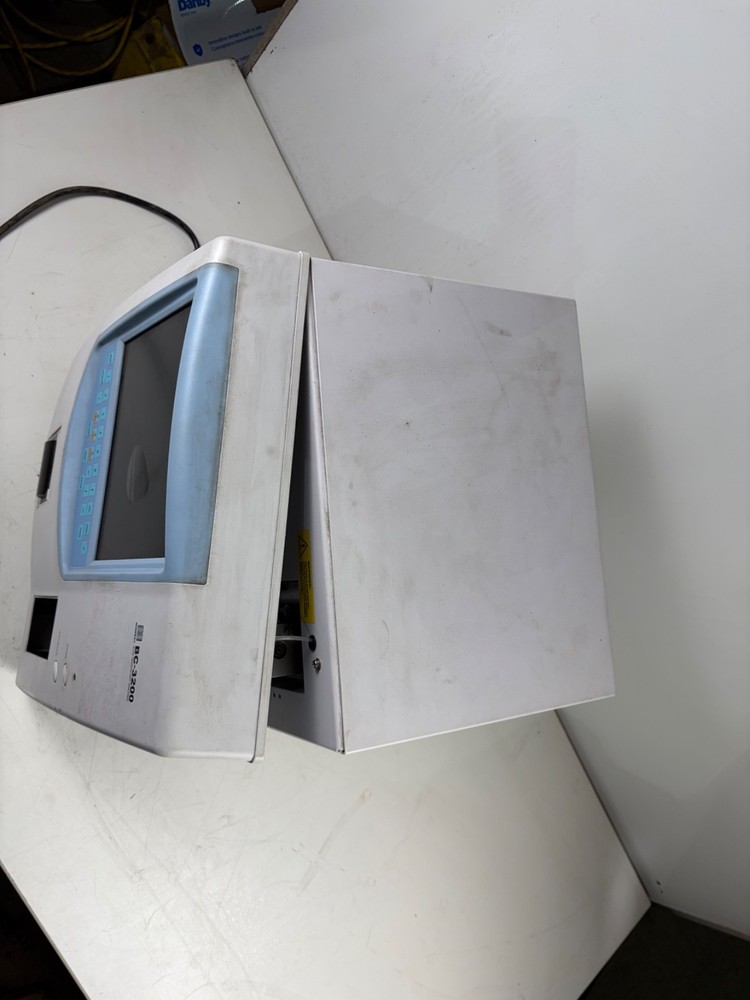 Mindray BC-3200 Hematology Analyzer CBC Blood Analyzer – Broken Screen / Working