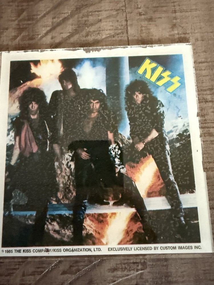 Kiss Animalize Glass Tiles 6x6
