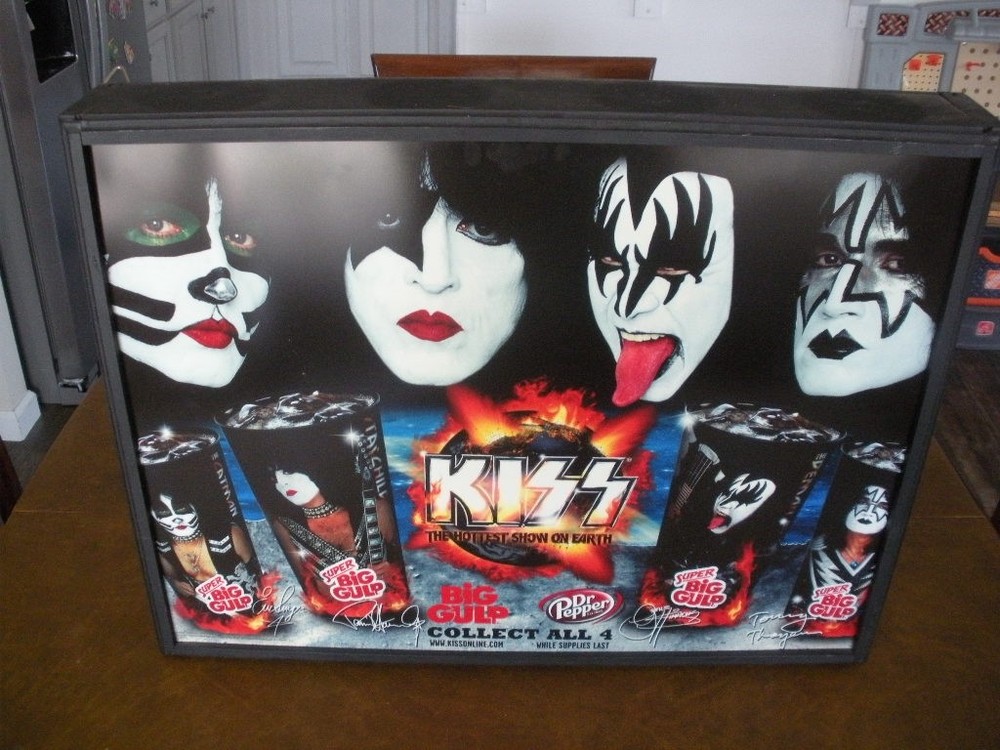 KISS BIG GULP DISPLAY WITH 4 KISS CUPS