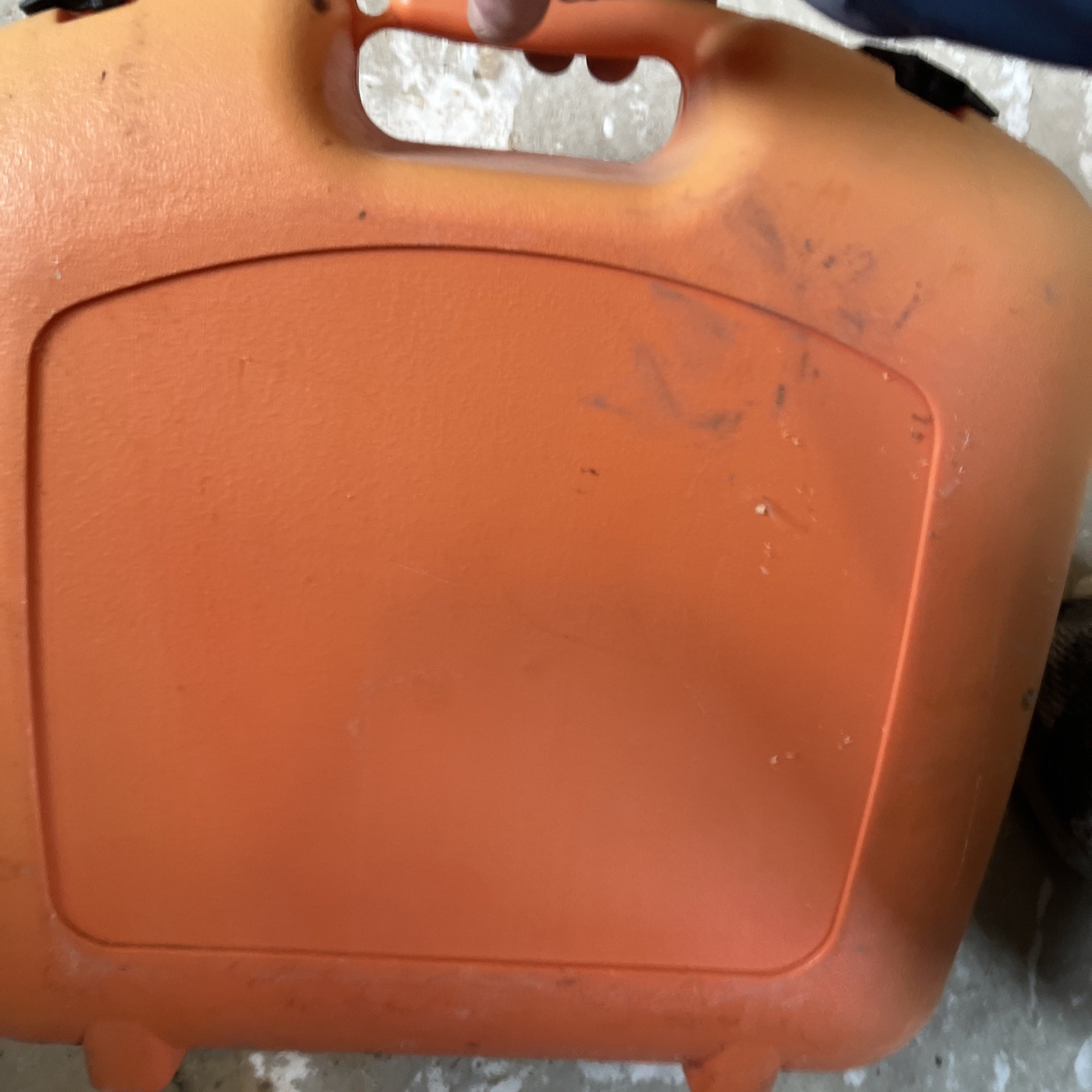 Paslode Cordless 18 Gauge Brad Nailer Kit w/ Case Battery Charger