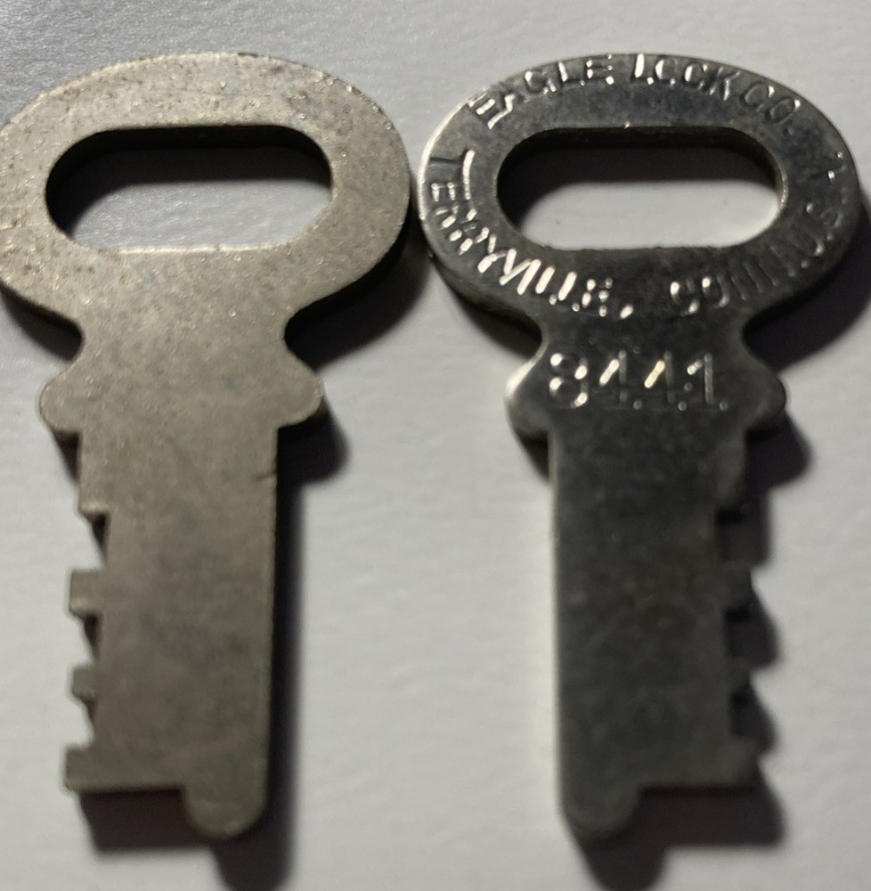1 Eagle # 8441 Suitcase Trunk Key