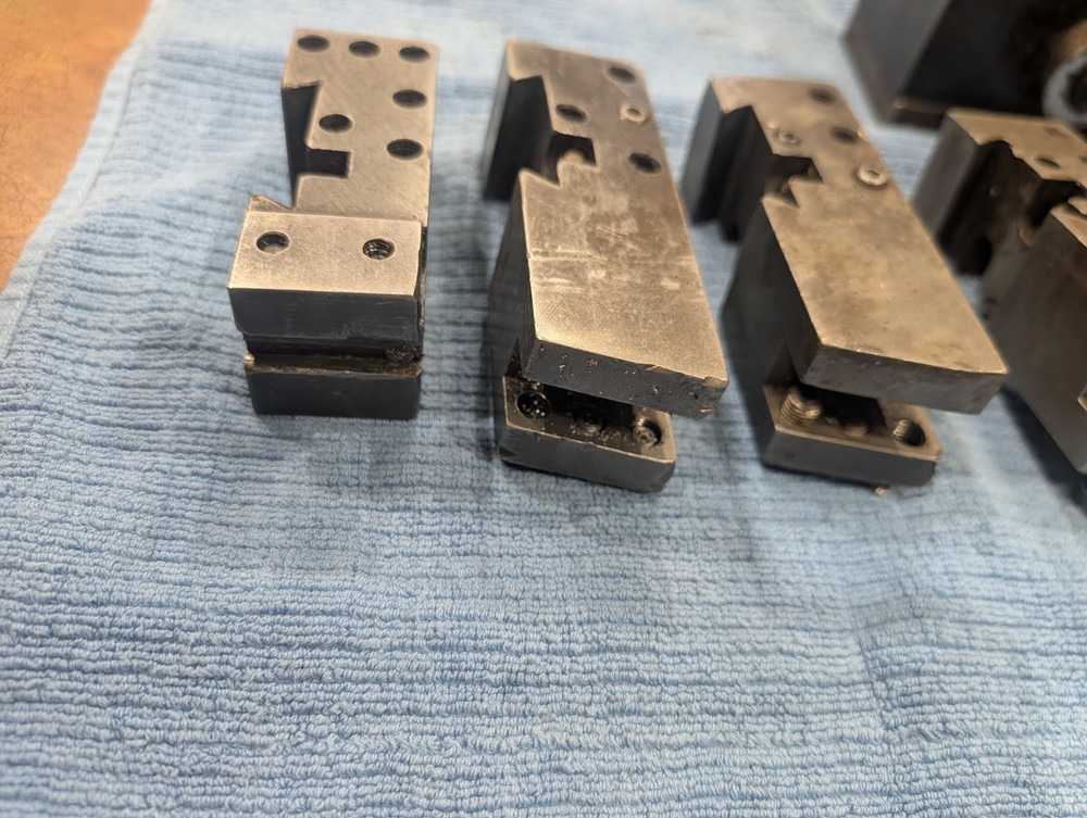 Kdk 100 Series Tool Post #101526 W/ 4 Quick Change Tool Holders - 101, 104