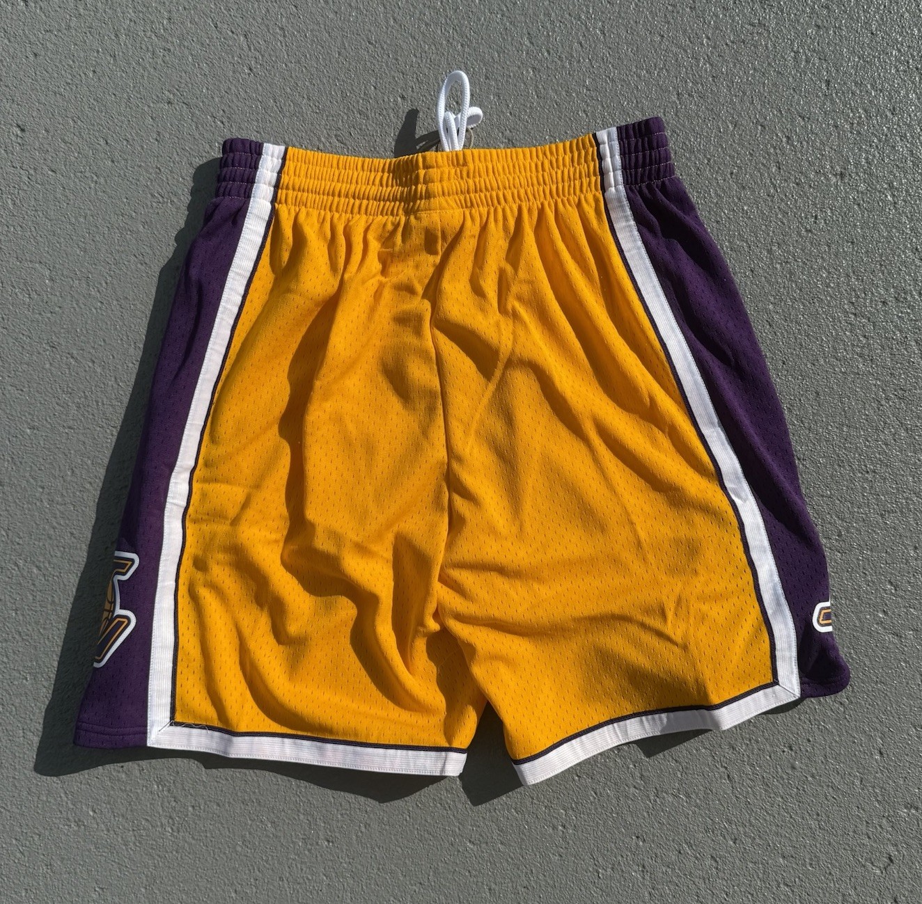 Men's Mitchell & Ness Los Angeles Lakers NBA Swingman Shorts 2009 Large