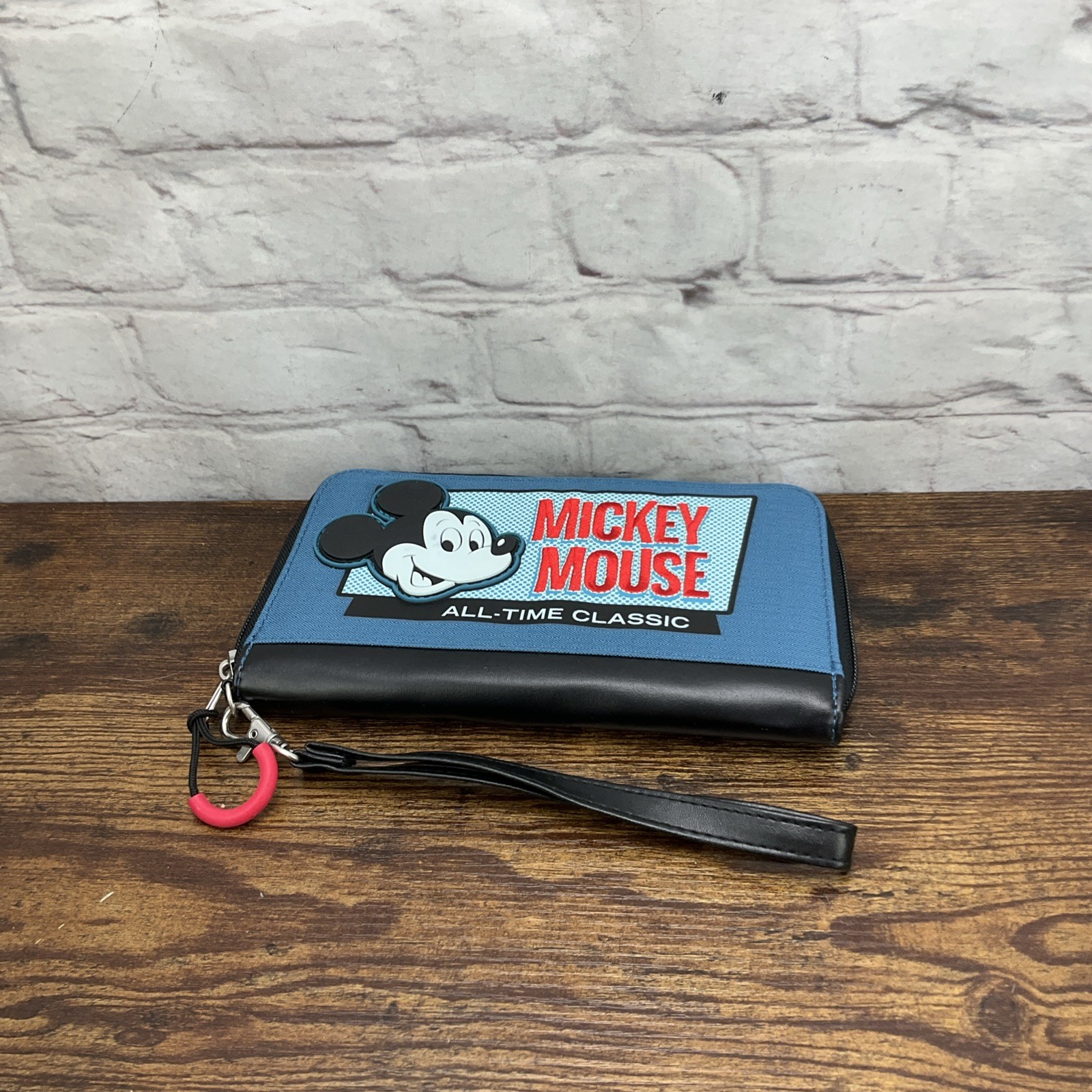 Disney Parks Mickey Mouse Large All-Time Classic Wrist Wallet w/ID Window New