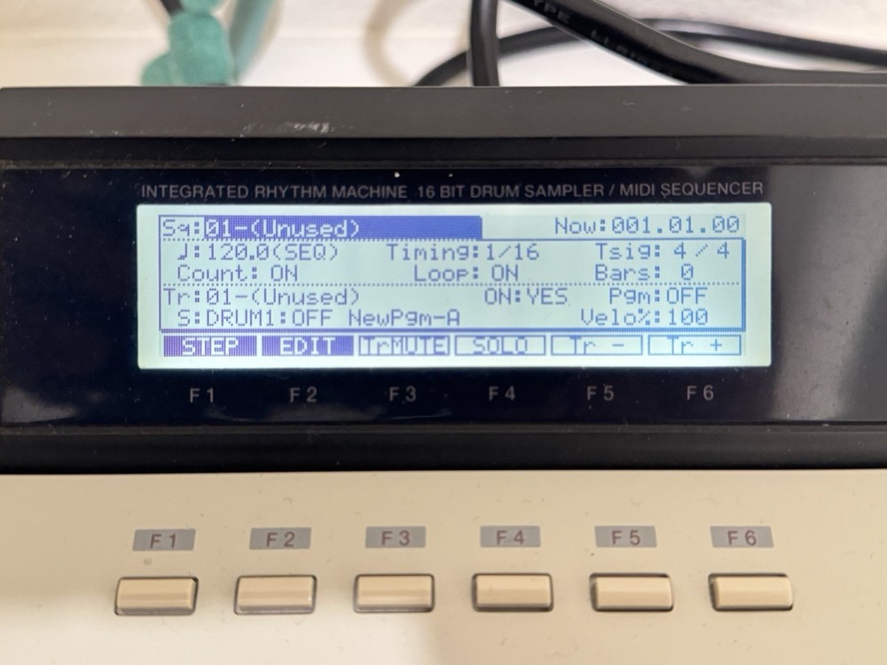 Akai MPC2000XL Sampler & Sequencer Beige 16 Pads MIDI SCSI With Extra Upgrades